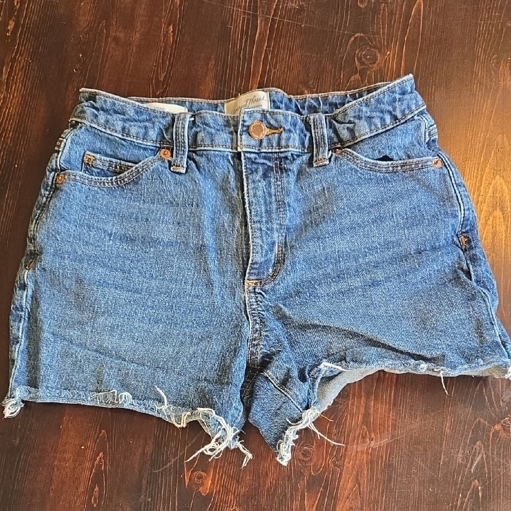 Universal Thread Vintage Midi Denim Shorts Medium Wash Raw Hem Size 2/26